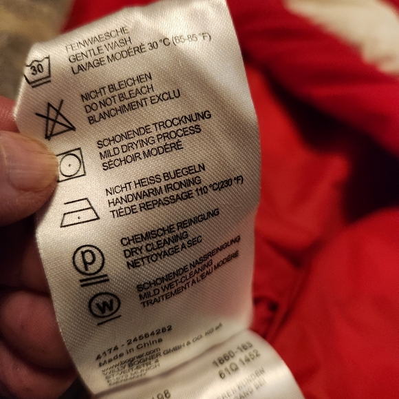 Bogner Red Quilted Puffer skirt with side Zipper - Picture 9 of 16